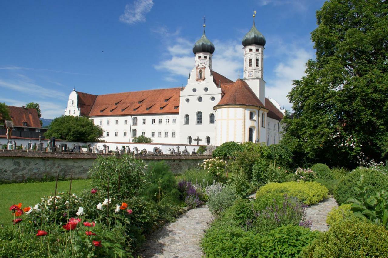 Kloster Benediktbeuern - Gastehaus Der Salesianer Don Bosco Exterior foto